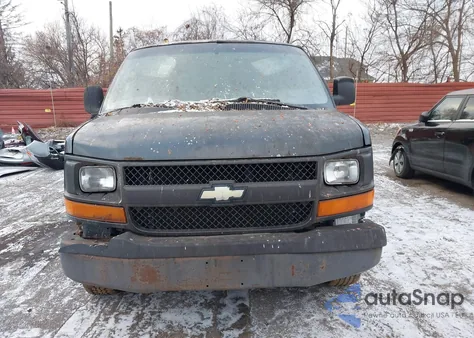 2004 Chevrolet Express from USA, damaged, VIN 1GAHG39U241174327